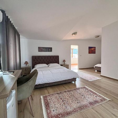 Hotel Vila Arbri Berat Esterno foto