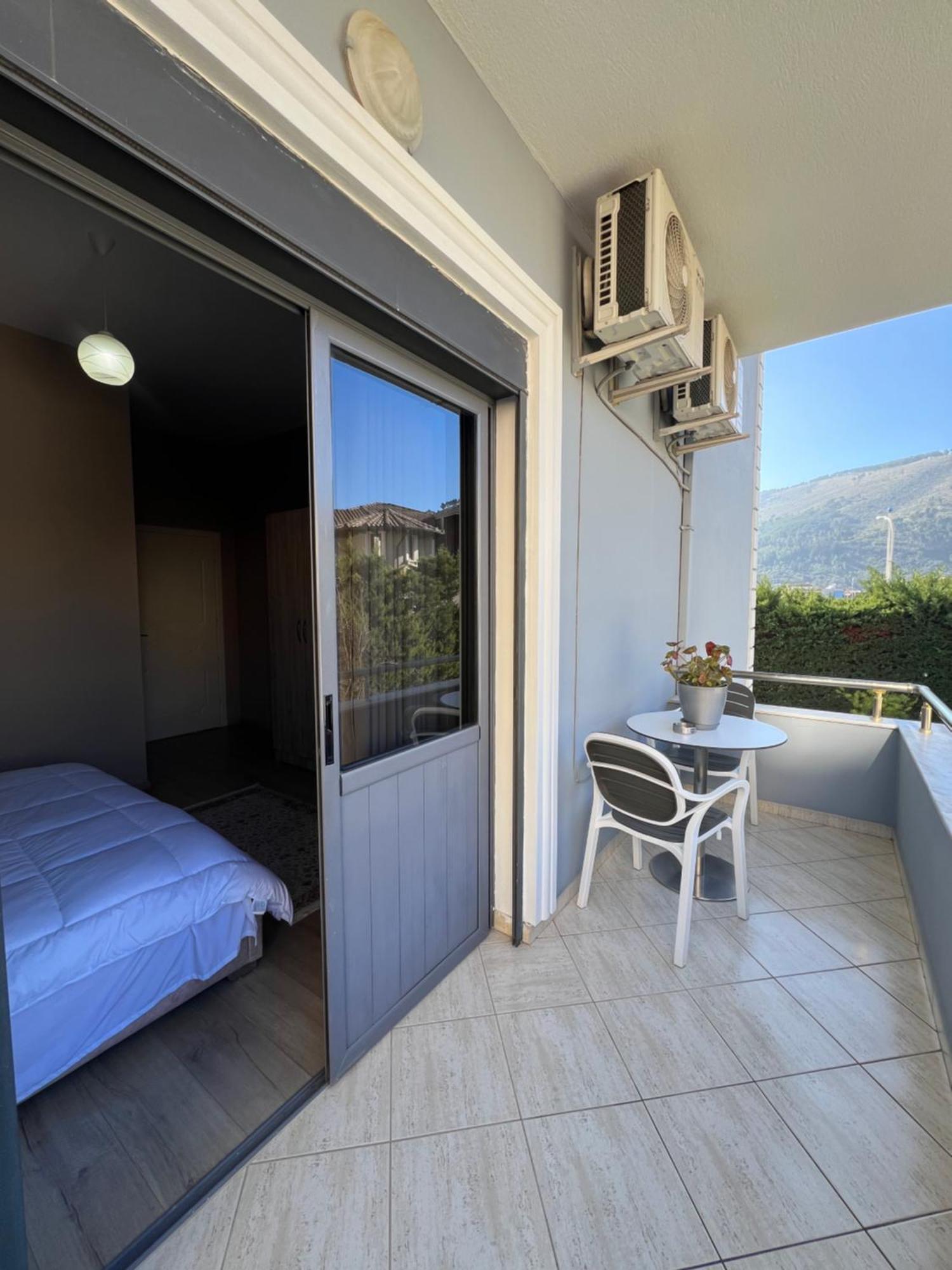 Hotel Vila Arbri Berat Esterno foto