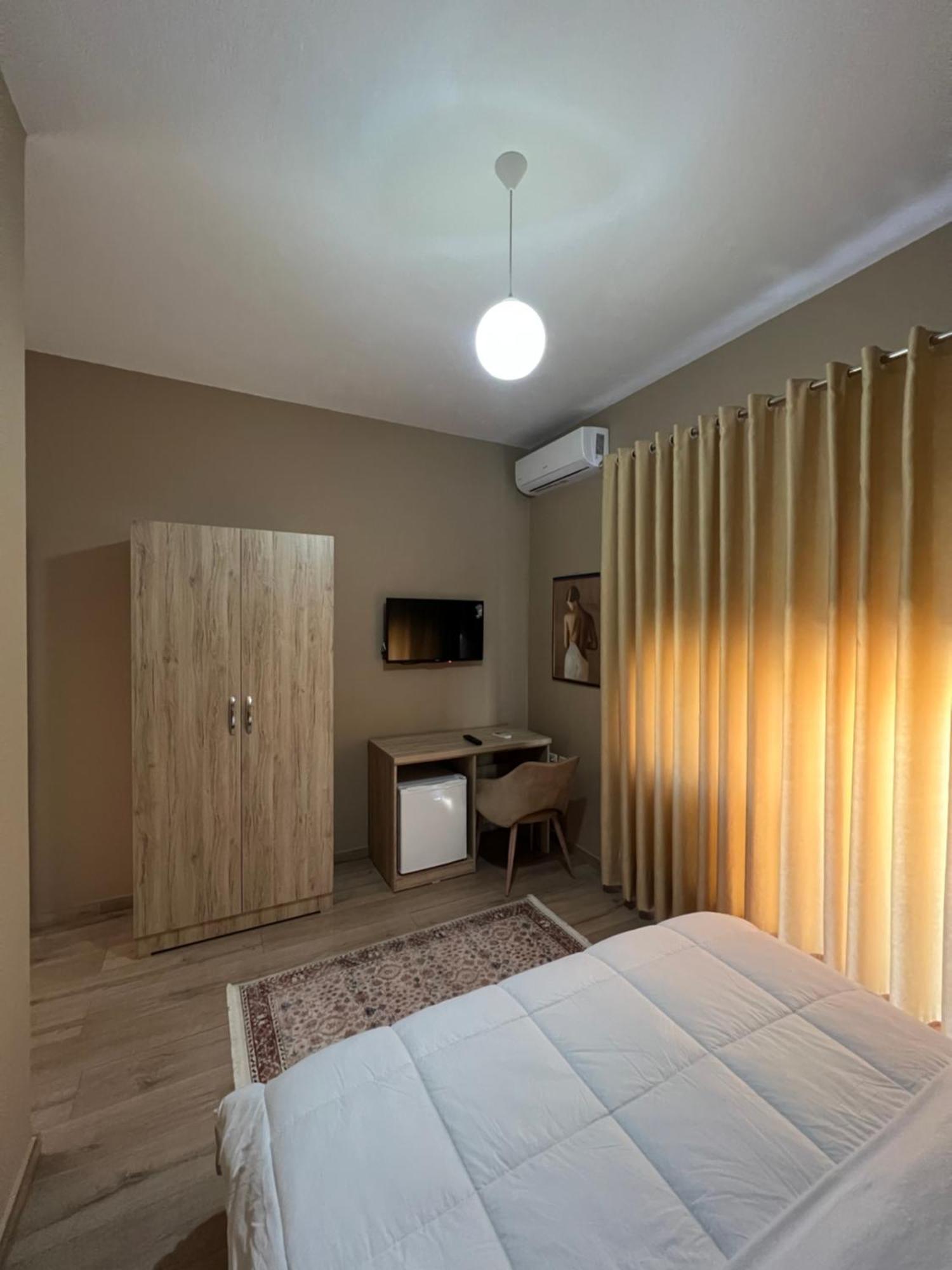 Hotel Vila Arbri Berat Esterno foto
