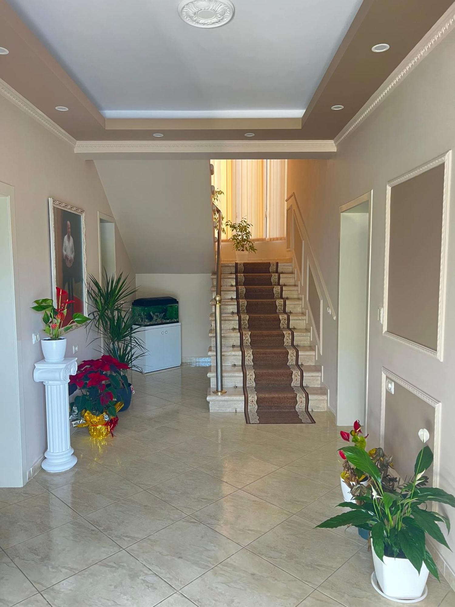 Hotel Vila Arbri Berat Esterno foto
