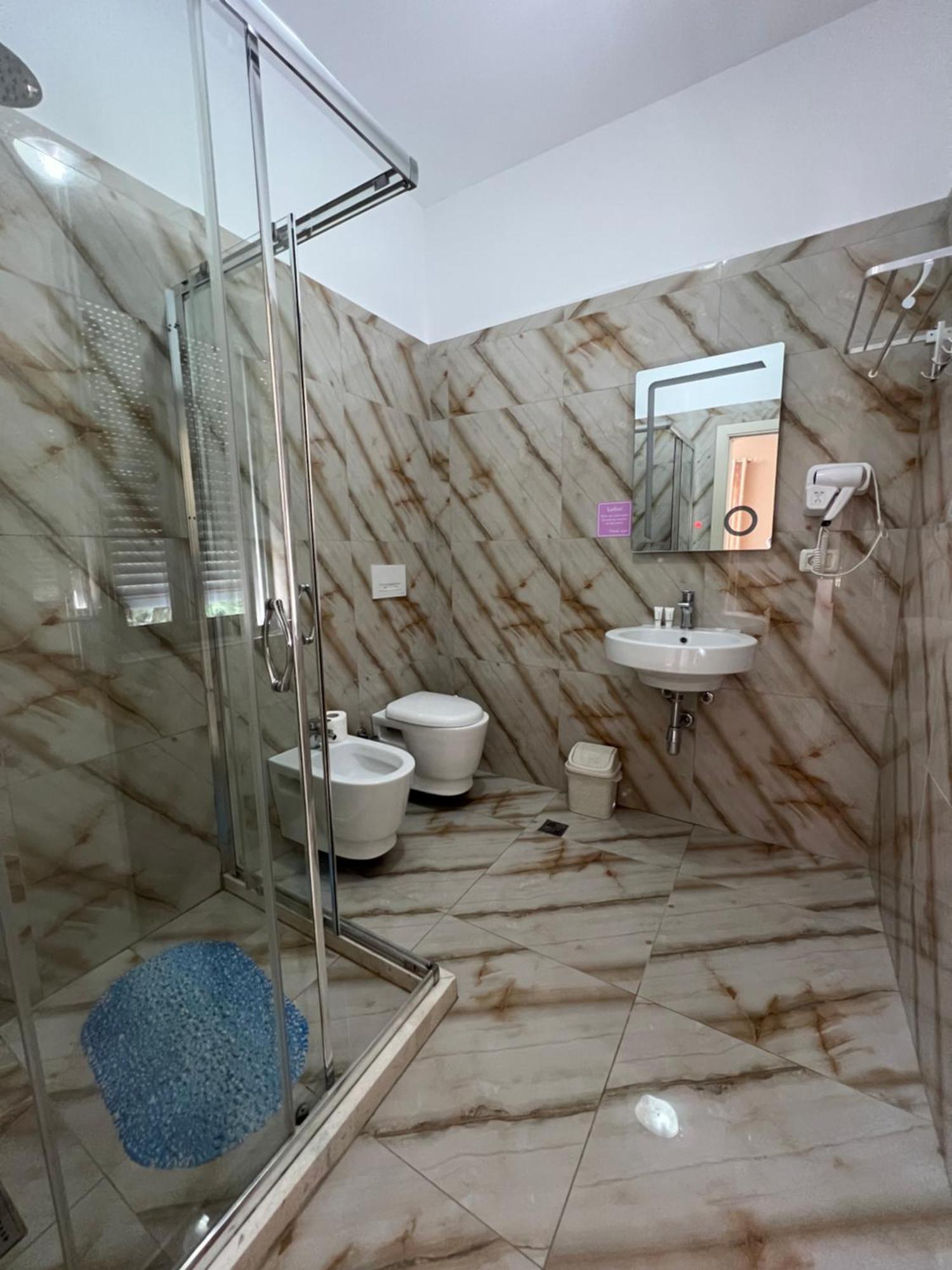 Hotel Vila Arbri Berat Esterno foto