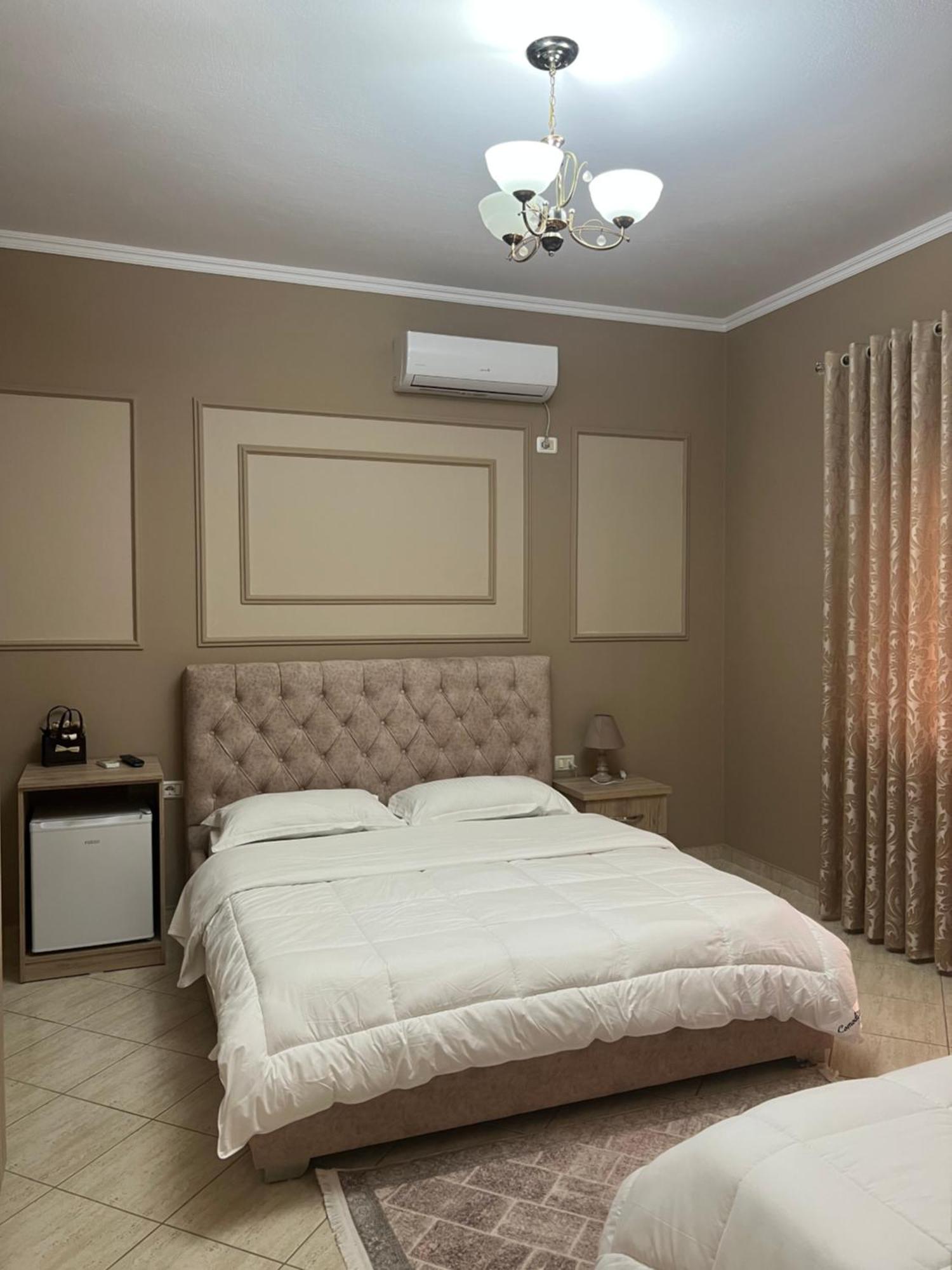 Hotel Vila Arbri Berat Esterno foto